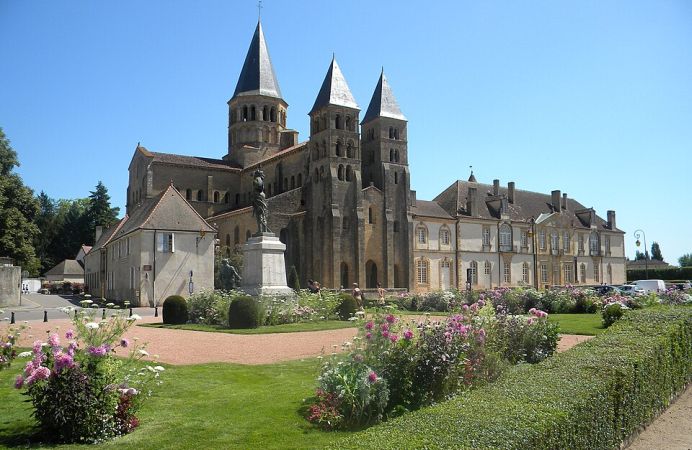 Peregrinación a PARAY-LE-MONIAL , Ruta Sagrado Corazón 2026