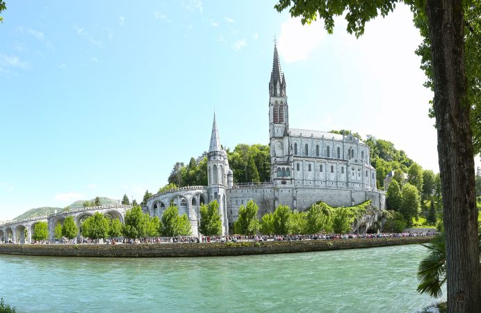 Muchos caminos llegan a Lourdes